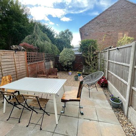 Beautiful Town House With Private Garden And Patio Villa Canford Magna Luaran gambar