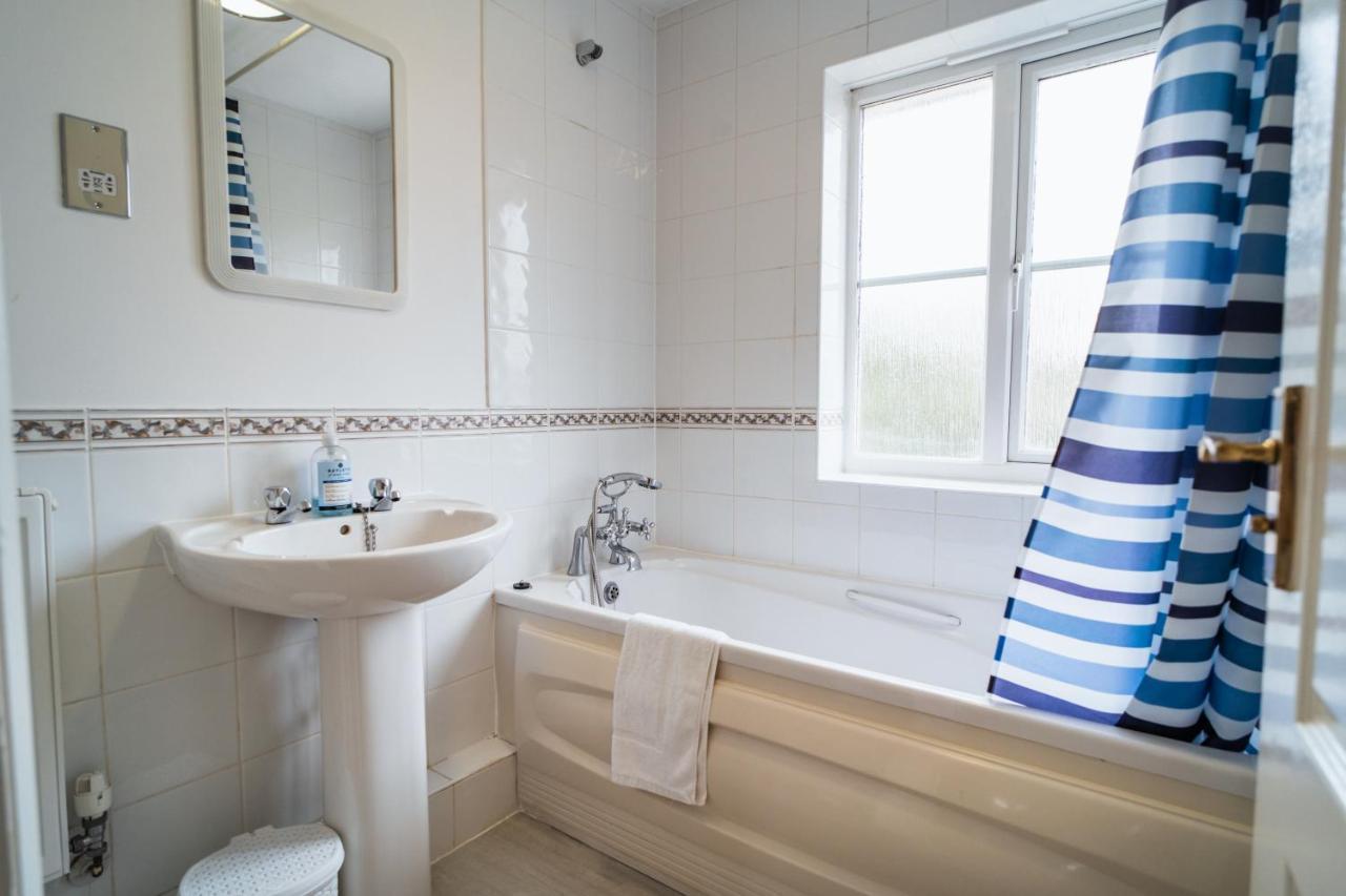 Beautiful Town House With Private Garden And Patio Villa Canford Magna Luaran gambar
