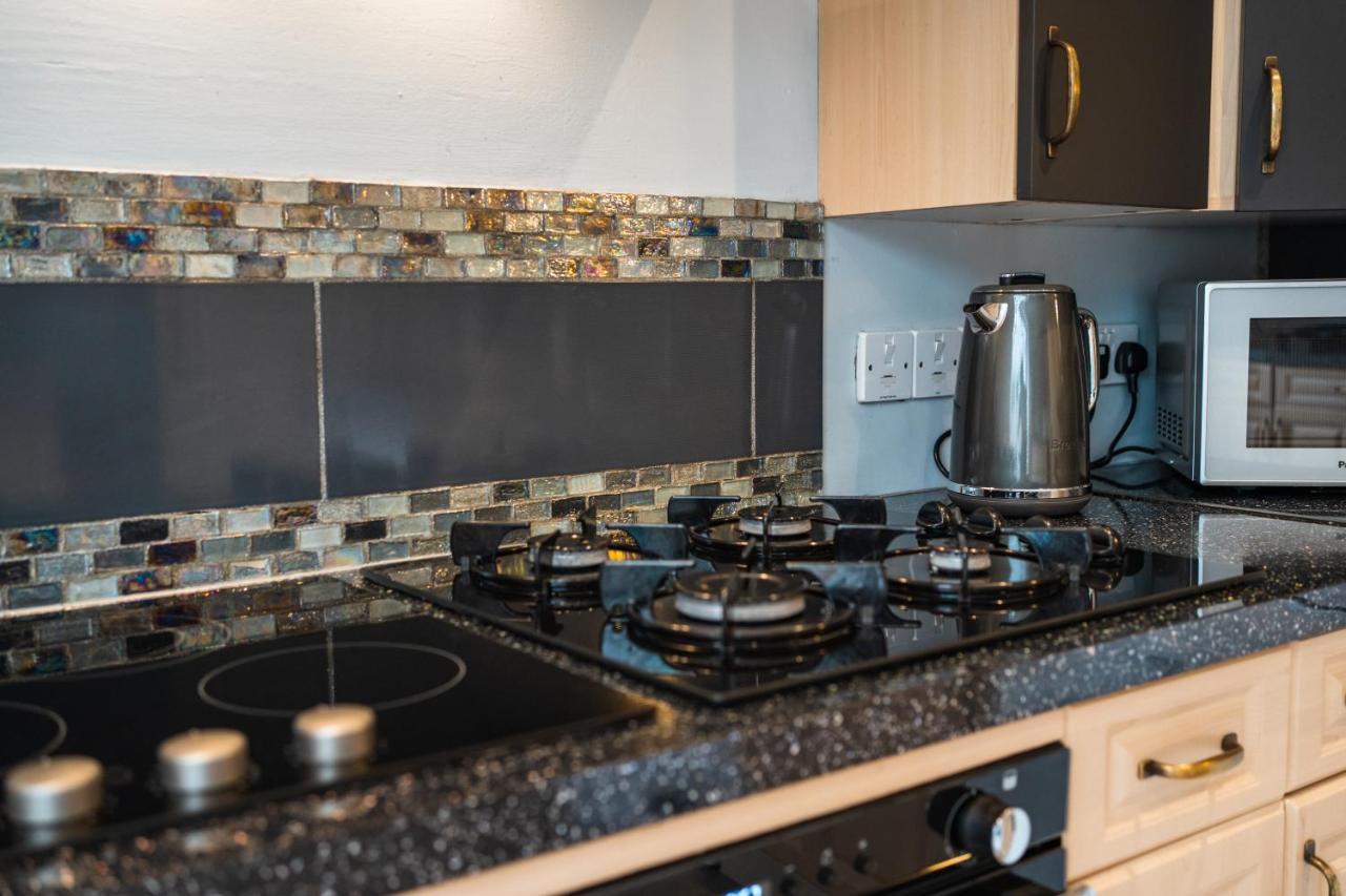 Beautiful Town House With Private Garden And Patio Villa Canford Magna Luaran gambar
