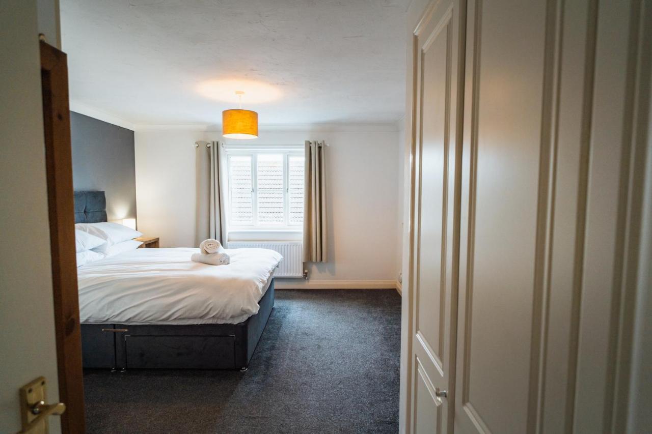 Beautiful Town House With Private Garden And Patio Villa Canford Magna Luaran gambar