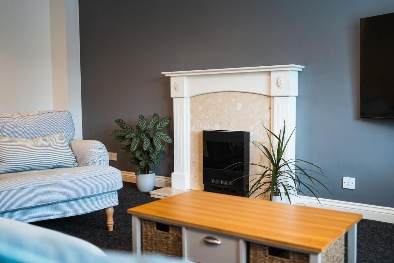 Beautiful Town House With Private Garden And Patio Villa Canford Magna Luaran gambar